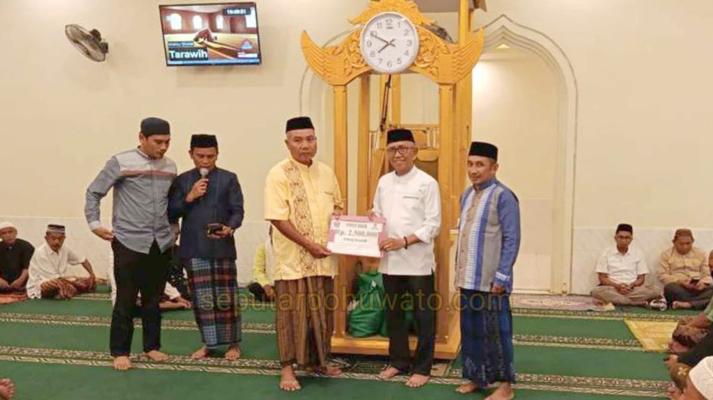 Serahkan Paket Ramadan, Wabup Iwan: Jangan Lihat Nominalnya, Lihat Keikhlasannya