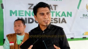 Tak Hanya Duafa, Guru Pesantren hingga Petugas Kebersihan Dapat Paket Ramadan dari Baznas Pohuwato