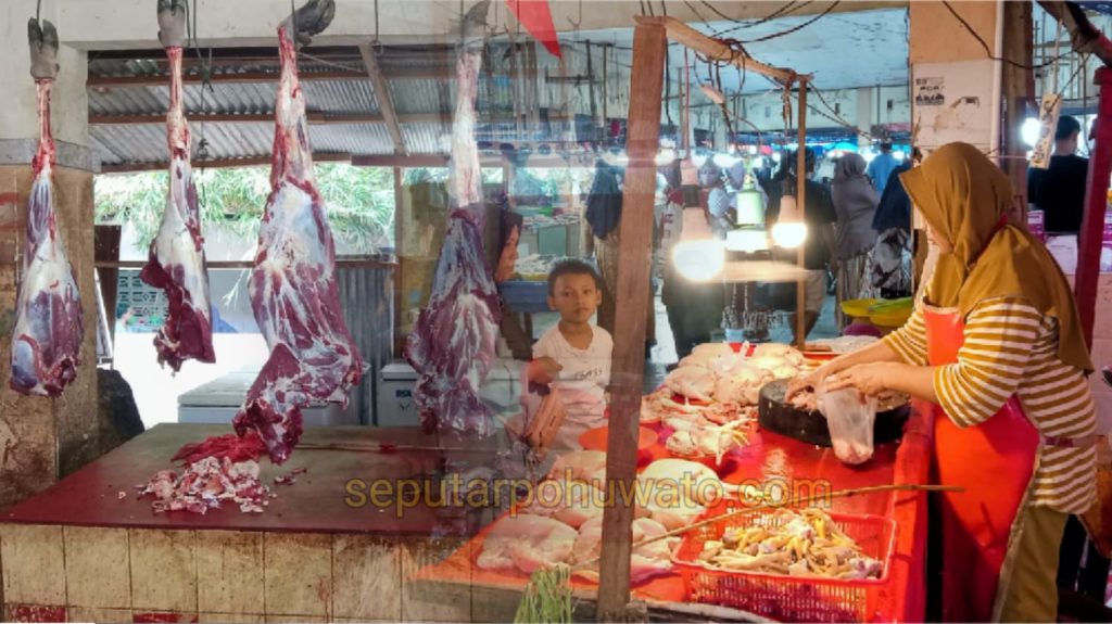 Harga Daging Ayam dan Sapi di Pasar Rakyat Marisa Mulai Naik Jelang Lebaran