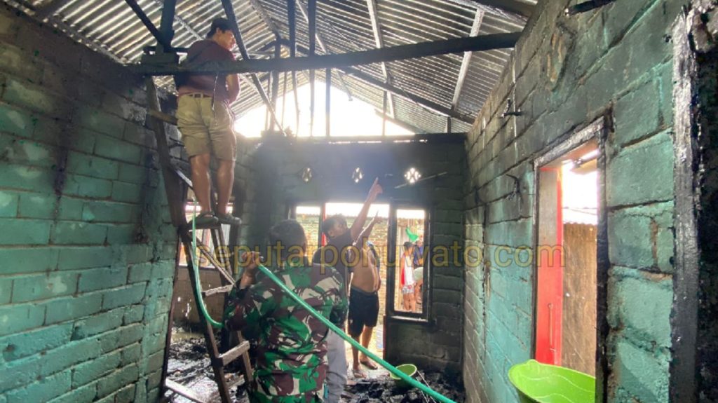 Ditinggal ke Tambang, Rumah Warga di Randangan Hangus Terbakar, Warga Panik Berlarian