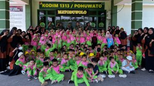 Edukasi Cinta Tanah Air, Anak TK Ashabul Khafi Diajak Dekat dengan TNI