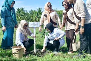 Gerbang Pohuwato SIAAP Berlanjut, PKK Tanam 200 Pohon Buah di Randangan