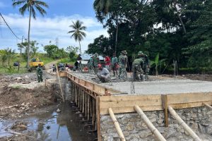 Pengecoran Rampung, Bentuk Jembatan di Desa Wanggarasi Kini Mulai Terlihat