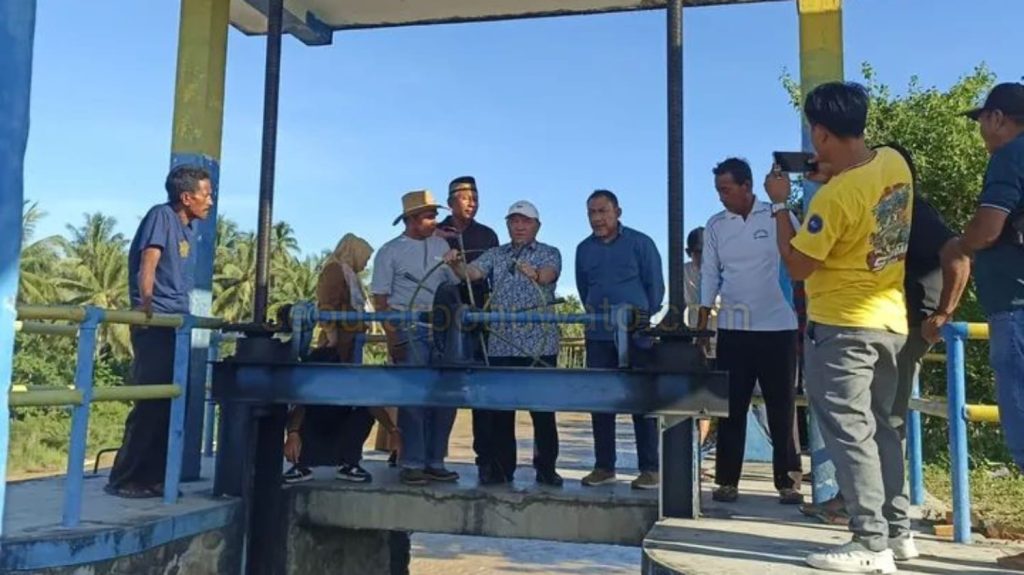 Petani Terancam Gagal Panen, Ketua DPRD Pohuwato Siapkan Dana Pribadi untuk Mesin Bendungan Taluduyunu