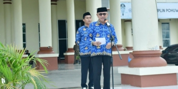 Bupati Pohuwato, Saipul A. Mbuinga saat memimpin Apel Korps Pegawai Republik Indonesia (Korpri) yang dirangkaikan dengan peringatan Hari Perpustakaan Nasional ke-46 dan Hari Kearsipan Nasional atau Hari Arsip Nasional Republik Indonesia (ANRI) ke-55 tingkat Kabupaten Pohuwato, Senin (18/05/2026).