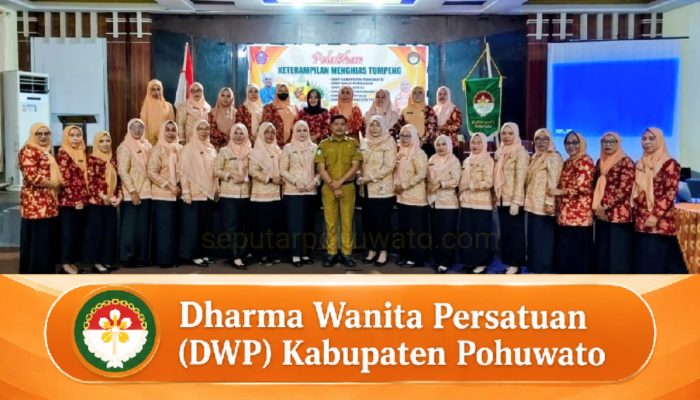 Asah Kreativitas Anggota, DWP Pohuwato Adakan Pelatihan Menghias Tumpeng