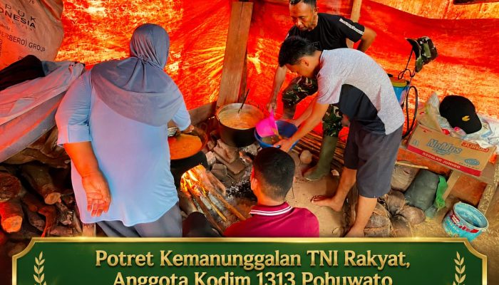 Potret Kemanunggalan TNI-Rakyat, Anggota Kodim 1313/Pohuwato Masak Bersama Warga