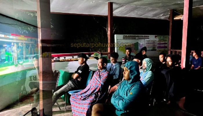 Euforia Final Piala Dunia Satukan TNI dan Warga di Lokasi TMMD Ke-129