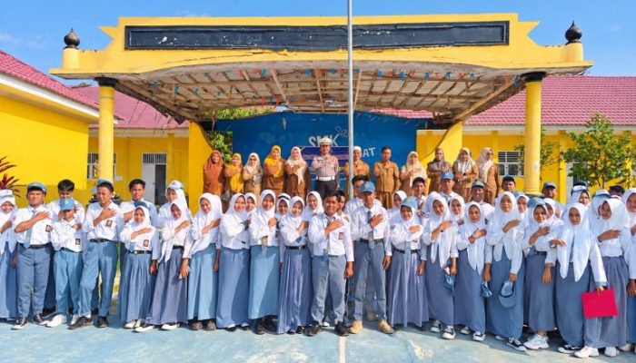 Jadi Pembina Upacara, Kasat Lantas Pohuwato Ajak Siswa SMK 1 Duhiadaa Jadi Pelopor Keselamatan