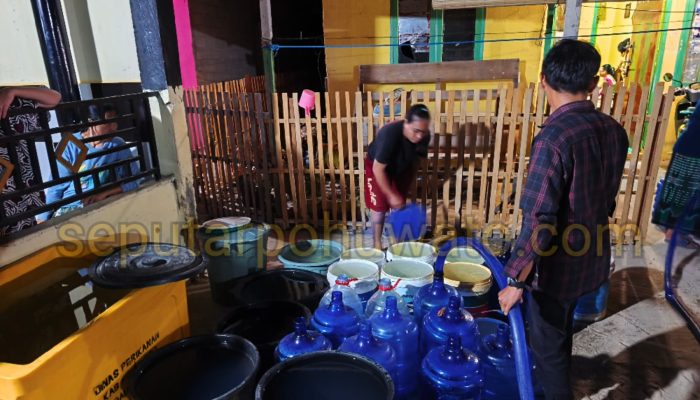 Hari ke-13 Aksi Sosial, YR TIM Kolaborasi Bagi Air Bersih Sambil Ingatkan Bahaya Kebakaran