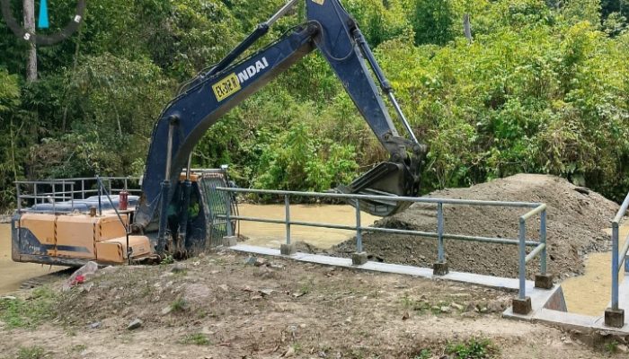Pani Gold Mine Dukung PDAM Tuntaskan Pengerukan Sedimen di Intake Air Terang