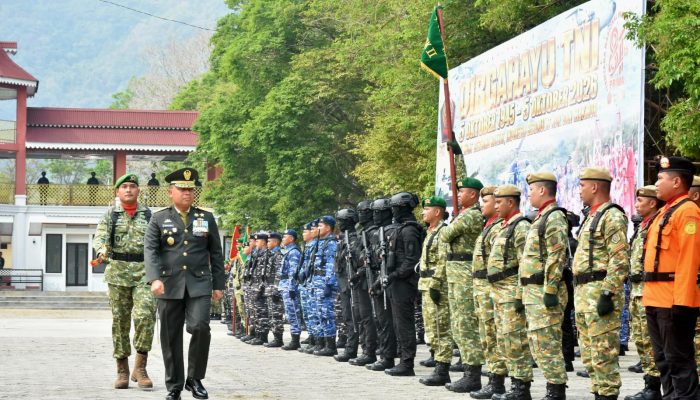 HUT ke-81 TNI, Kasdam XIII/Merdeka Bacakan Amanat Panglima TNI di Lapangan Taruna Remaja Gorontalo