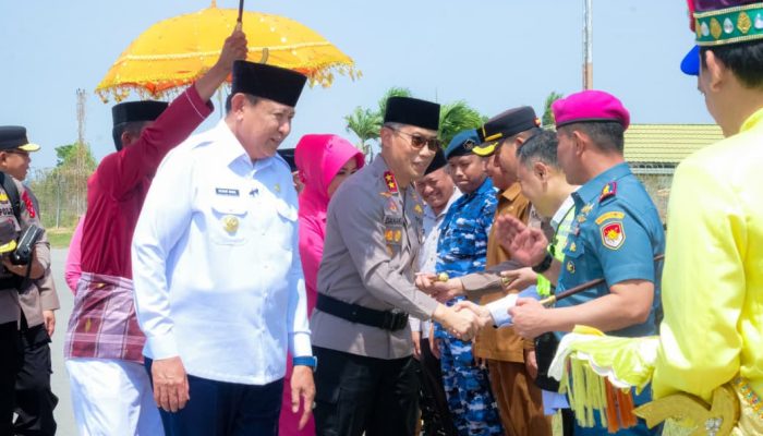 Disambut Gubernur hingga Forkopimda, Kapolda Irjen Nurworo Danang Jalani Adat Mopotilolo